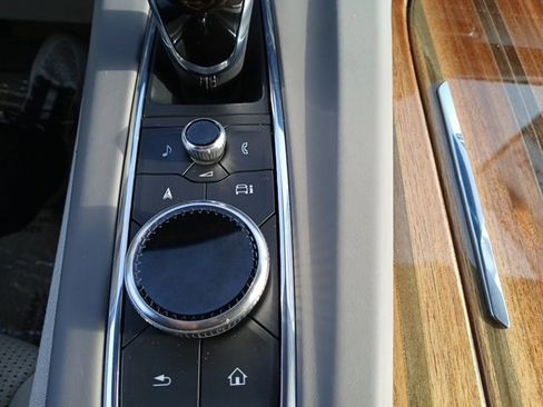 Used 2021 Cadillac Escalade Premium Luxury Platinum image 33