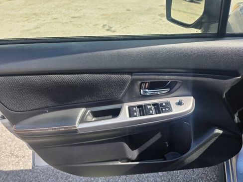 Used 2016 Subaru Crosstrek 2.0i Premium image 11