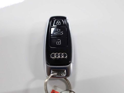 Used 2022 Audi Q8 Prestige w/ Prestige Package image 41