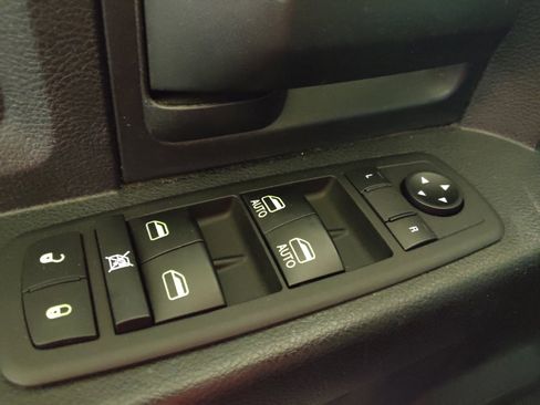Used 2014 RAM 1500 Express RWD image 27