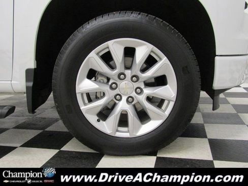 Used 2023 Chevrolet Silverado 1500 Custom image 3