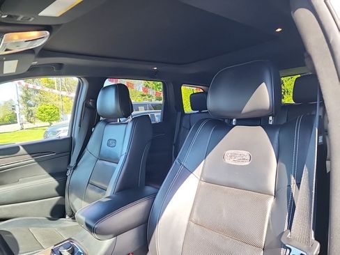 Used 2017 Jeep Grand Cherokee Overland AWD/4WD image 30