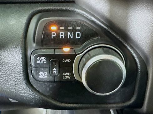 Used 2020 RAM 1500 Big Horn AWD/4WD image 18