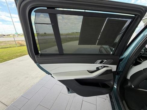 Used 2025 BMW X7 xDrive40i w/ Premium Package AWD/4WD image 24