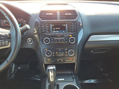 Used 2018 Ford Explorer XLT image 16
