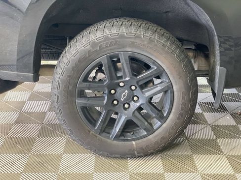 Used 2025 Chevrolet Silverado 1500 Custom w/ Turbomax Blackout Package AWD/4WD image 18