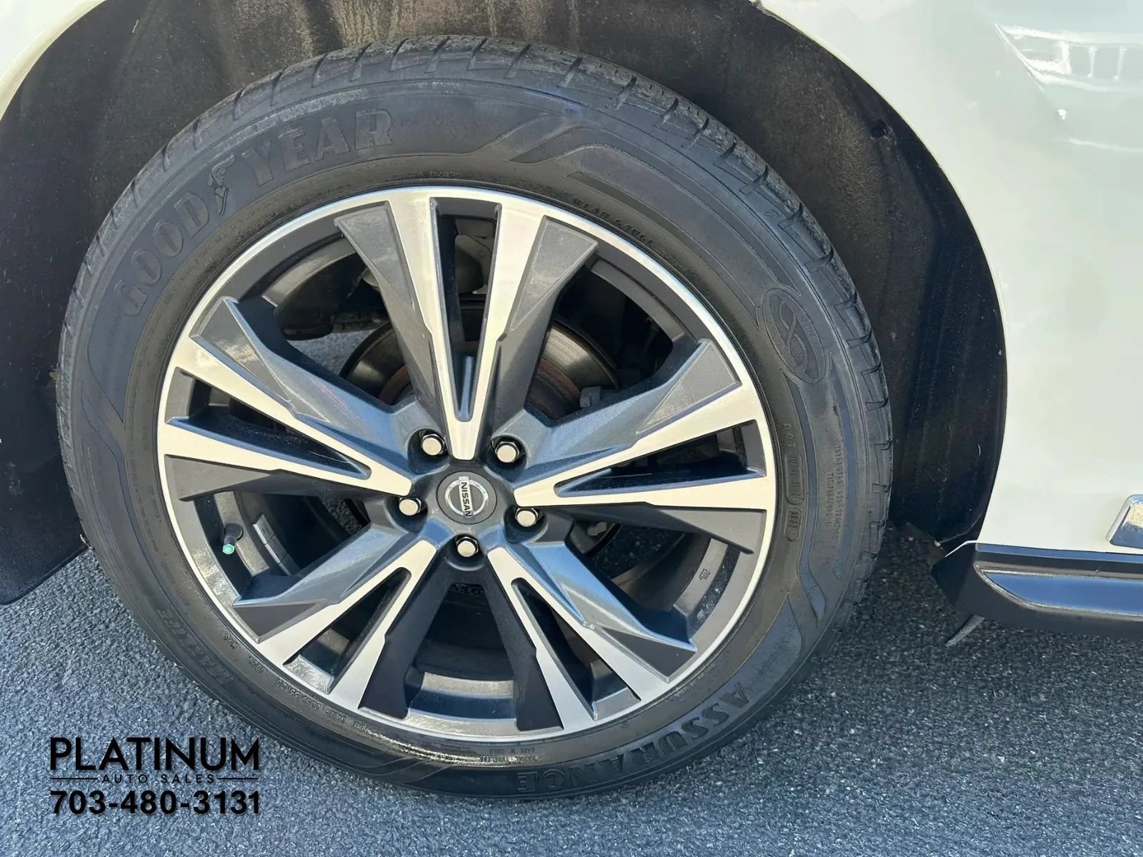 Used 2020 Nissan Pathfinder Platinum FWD image 24