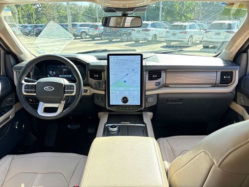 Used 2023 Ford Expedition Limited image 7