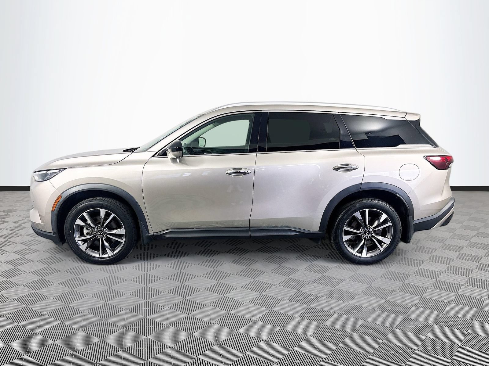 Used 2023 INFINITI QX60 Luxe w/ Cargo Package AWD/4WD image 4
