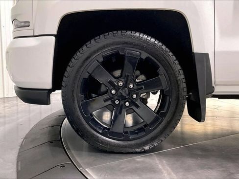 Used 2017 Chevrolet Silverado 1500 LTZ Z71 w/ LTZ Plus Package AWD/4WD image 9