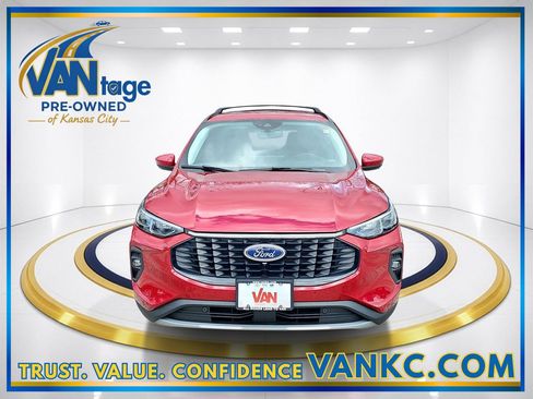 Used 2023 Ford Escape SE w/ PHEV Premium Package FWD image 2