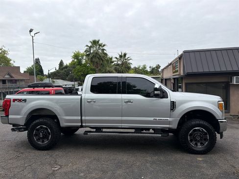 Used 2017 Ford F250 Lariat w/ Lariat Ultimate Package AWD/4WD image 7