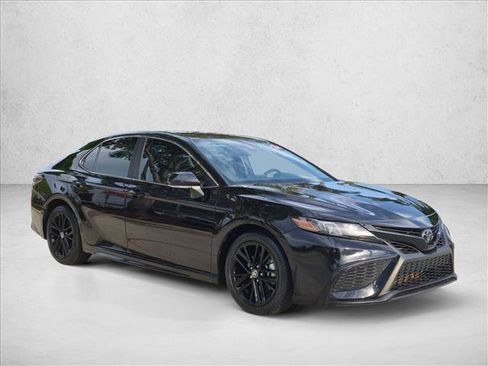 Used 2024 Toyota Camry SE FWD image 3