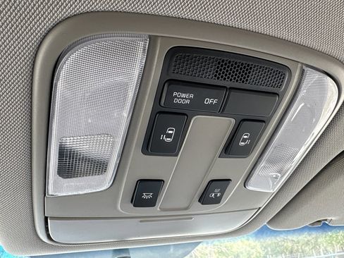 Used 2021 Kia Sedona LX image 23