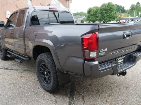 Used 2022 Toyota Tacoma SR5 AWD/4WD image 5