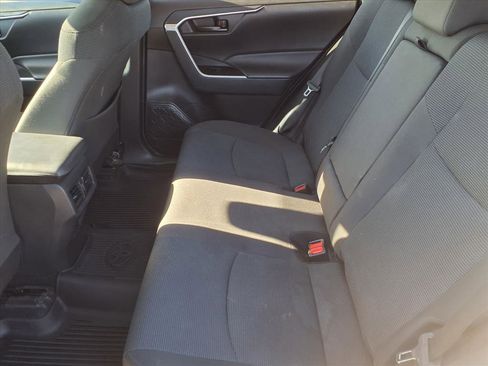 Used 2022 Toyota RAV4 LE image 11