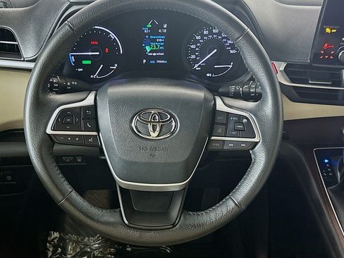 Used 2023 Toyota Sienna XLE FWD image 20