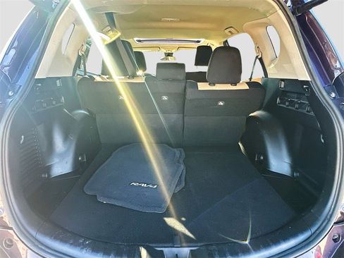 Used 2018 Toyota RAV4 XLE image 25