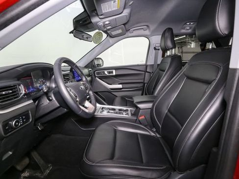 Used 2023 Ford Explorer XLT w/ Equipment Group 202A AWD/4WD image 40