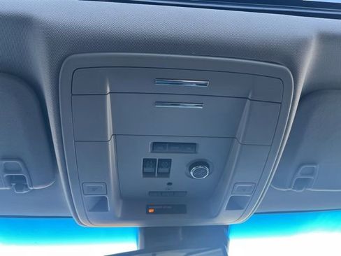 Used 2018 Chevrolet Suburban LT image 32