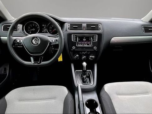 Used 2018 Volkswagen Jetta S w/ Cold Weather Package FWD image 9
