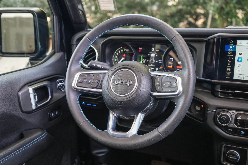 Used 2024 Jeep Wrangler High Altitude AWD/4WD image 12