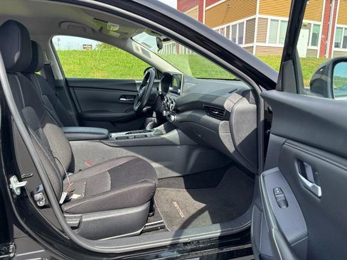 Used 2025 Nissan Sentra SV FWD image 12