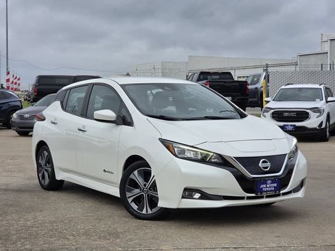 Used 2018 Nissan Leaf SV w/ SV Technology Package FWD image 2