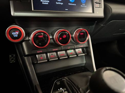 Used 2025 Toyota GR86 Premium w/ ALL Weather Mat Package (TMS) image 21