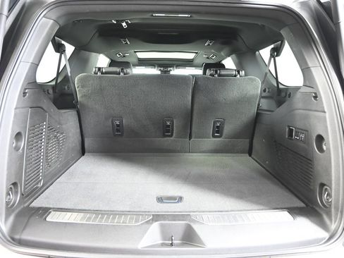 Used 2023 Chevrolet Suburban Premier w/ Advanced Technology Package AWD/4WD image 17