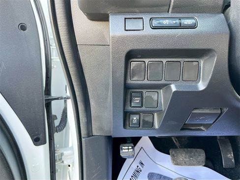 Used 2024 Nissan Frontier S image 10