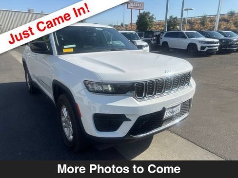 Used 2023 Jeep Grand Cherokee Laredo AWD/4WD image 8