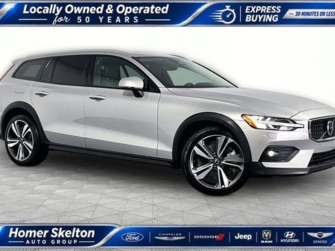 Used 2025 Volvo V60 B5 Cross Country Plus AWD/4WD image 1