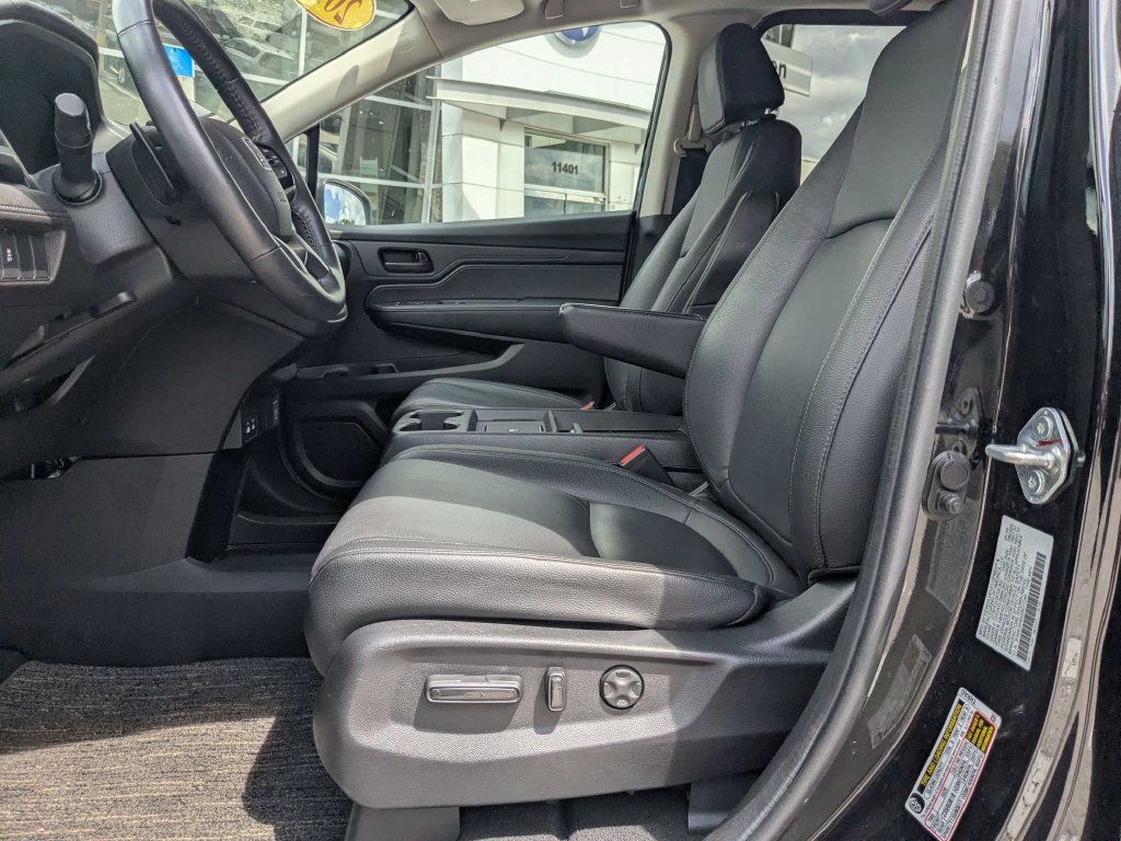 Used 2025 Honda Odyssey EX-L image 2