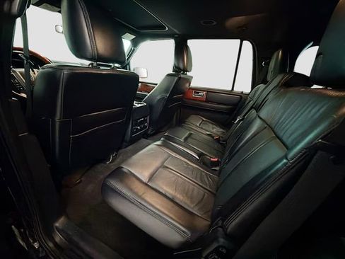 Used 2017 Lincoln Navigator Select image 24