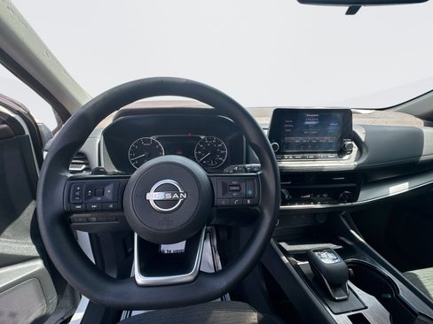 Used 2023 Nissan Rogue SV FWD image 16