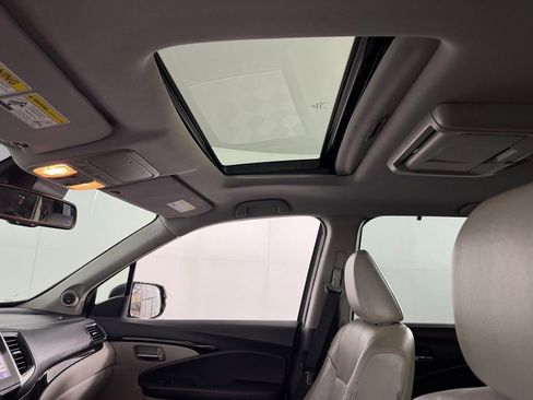 Used 2017 Honda Pilot Touring image 23
