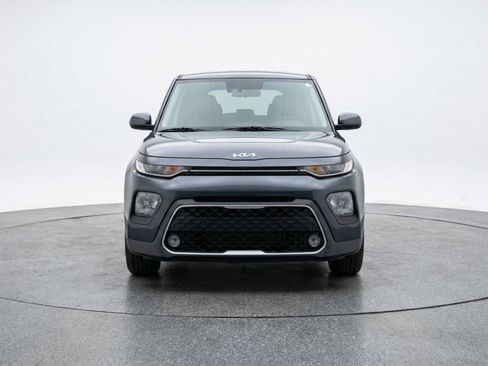 Used 2025 Kia Soul LX w/ LX Technology Package FWD image 2