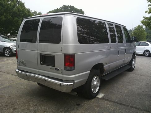 Used 2013 Ford E-350 and Econoline 350 XLT RWD image 4