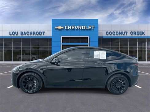 Used 2022 Tesla Model Y Long Range image 5