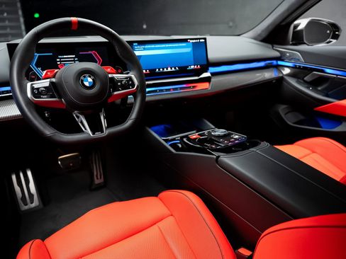 Used 2025 BMW M5 w/ Carbon Package image 2