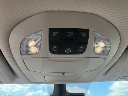 Used 2023 Chrysler Pacifica Touring-L AWD/4WD image 19