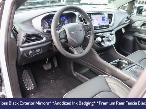 New 2026 Chrysler Pacifica Limited w/ S Appearance Package AWD/4WD image 4