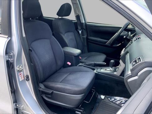Used 2018 Subaru Forester 2.5i Premium w/ All-Weather Package AWD/4WD image 9