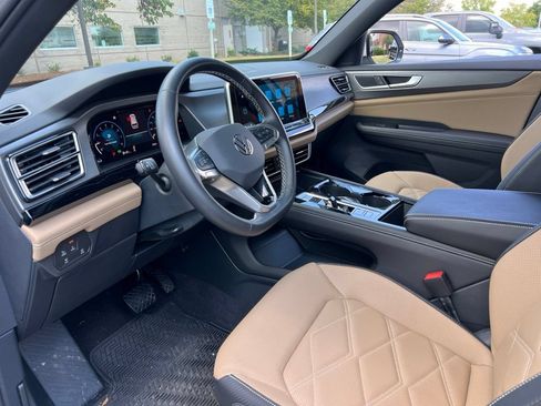 Used 2024 Volkswagen Atlas Cross Sport SE AWD/4WD image 15