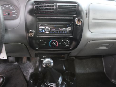 Used 2005 Ford Ranger XLT image 9