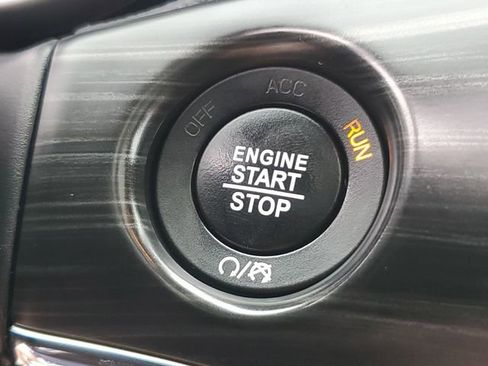 Used 2019 Jeep Grand Cherokee Limited w/ Luxury Group II image 19