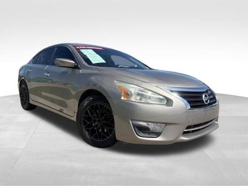 Used 2015 Nissan Altima 2.5 S w/ Power Driver Seat Package FWD image 2