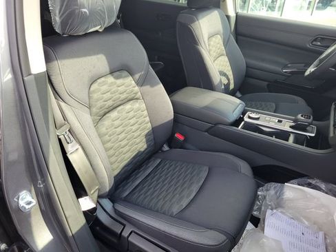 New 2025 Nissan Pathfinder SV image 37