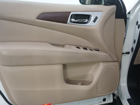 Used 2017 Nissan Pathfinder Platinum image 21